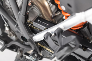 Extensie protectie lant Aluminium. Negru. KTM 1050 Adventure 2015-