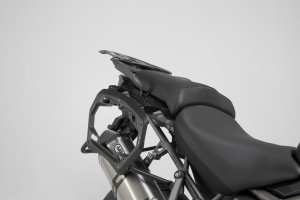 Suport Side Case Pro negru. Triumph Tiger 1200 models (11-).