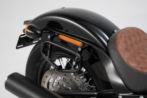 SLC side carrier stanga Harley Davidson Softail Street Bob (18-).