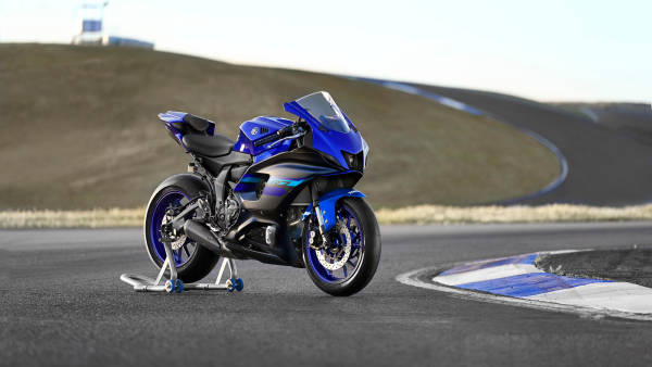 Yamaha R7, 4
