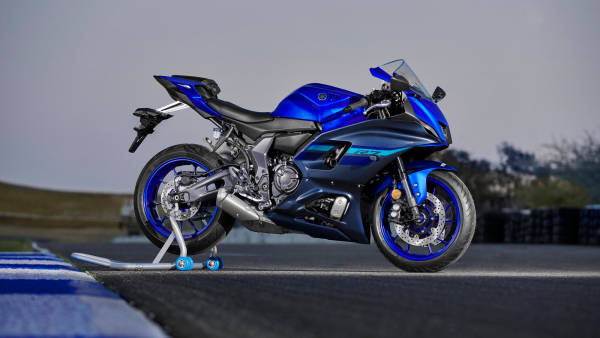 Yamaha R7, 11